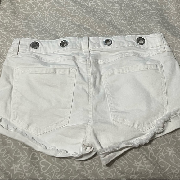 Low rise white Jean shorts - Picture 2 of 4